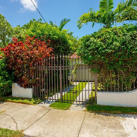Entire Private Beautiful 2 Bedroom Plus Den House With Gated Front&Back Yard And Free Parking 10Min Drive To Miami Beach Екстериор снимка