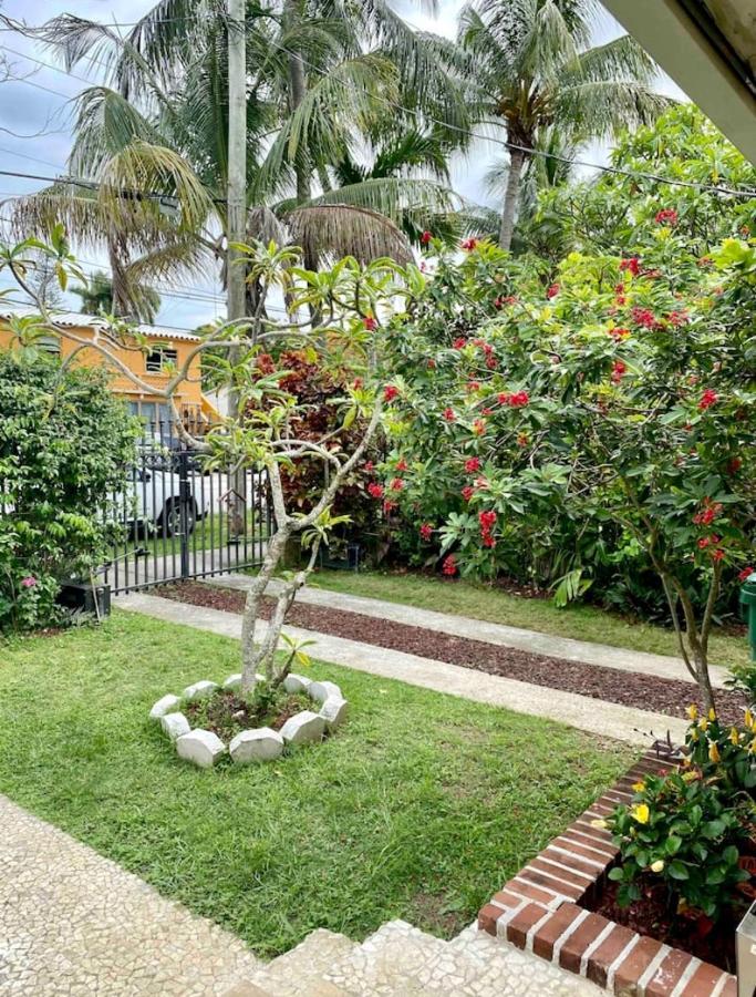 Entire Private Beautiful 2 Bedroom Plus Den House With Gated Front&Back Yard And Free Parking 10Min Drive To Miami Beach Екстериор снимка