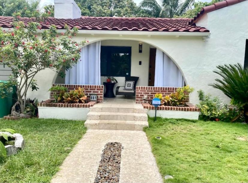 Entire Private Beautiful 2 Bedroom Plus Den House With Gated Front&Back Yard And Free Parking 10Min Drive To Miami Beach Екстериор снимка