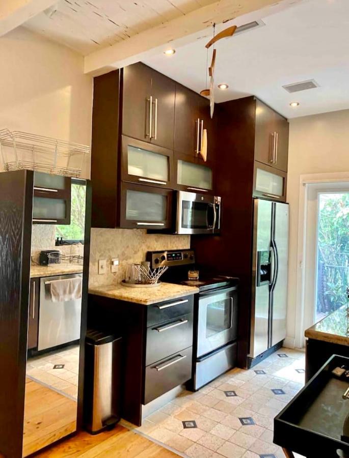 Entire Private Beautiful 2 Bedroom Plus Den House With Gated Front&Back Yard And Free Parking 10Min Drive To Miami Beach Екстериор снимка