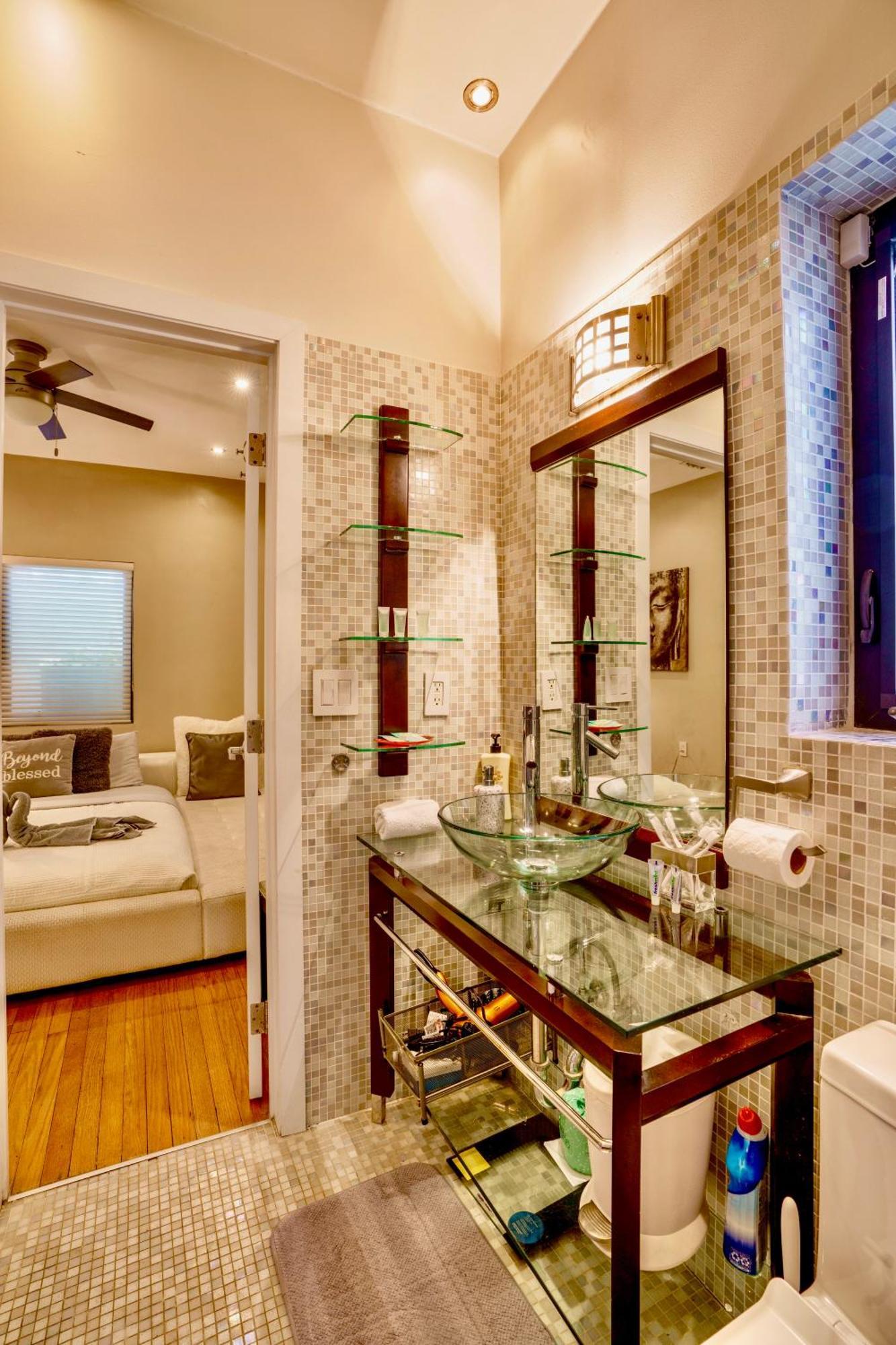 Entire Private Beautiful 2 Bedroom Plus Den House With Gated Front&Back Yard And Free Parking 10Min Drive To Miami Beach Екстериор снимка