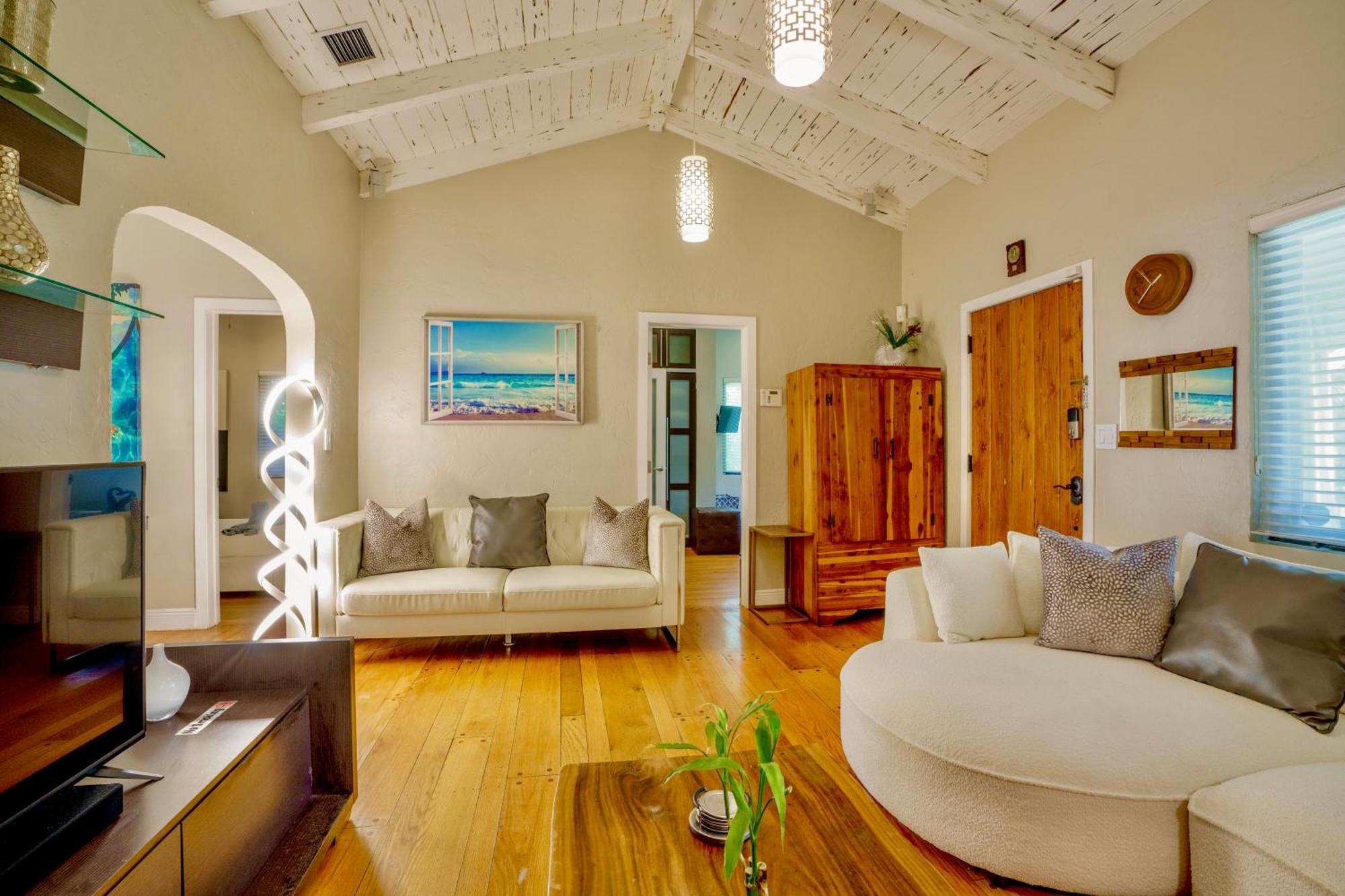 Entire Private Beautiful 2 Bedroom Plus Den House With Gated Front&Back Yard And Free Parking 10Min Drive To Miami Beach Екстериор снимка