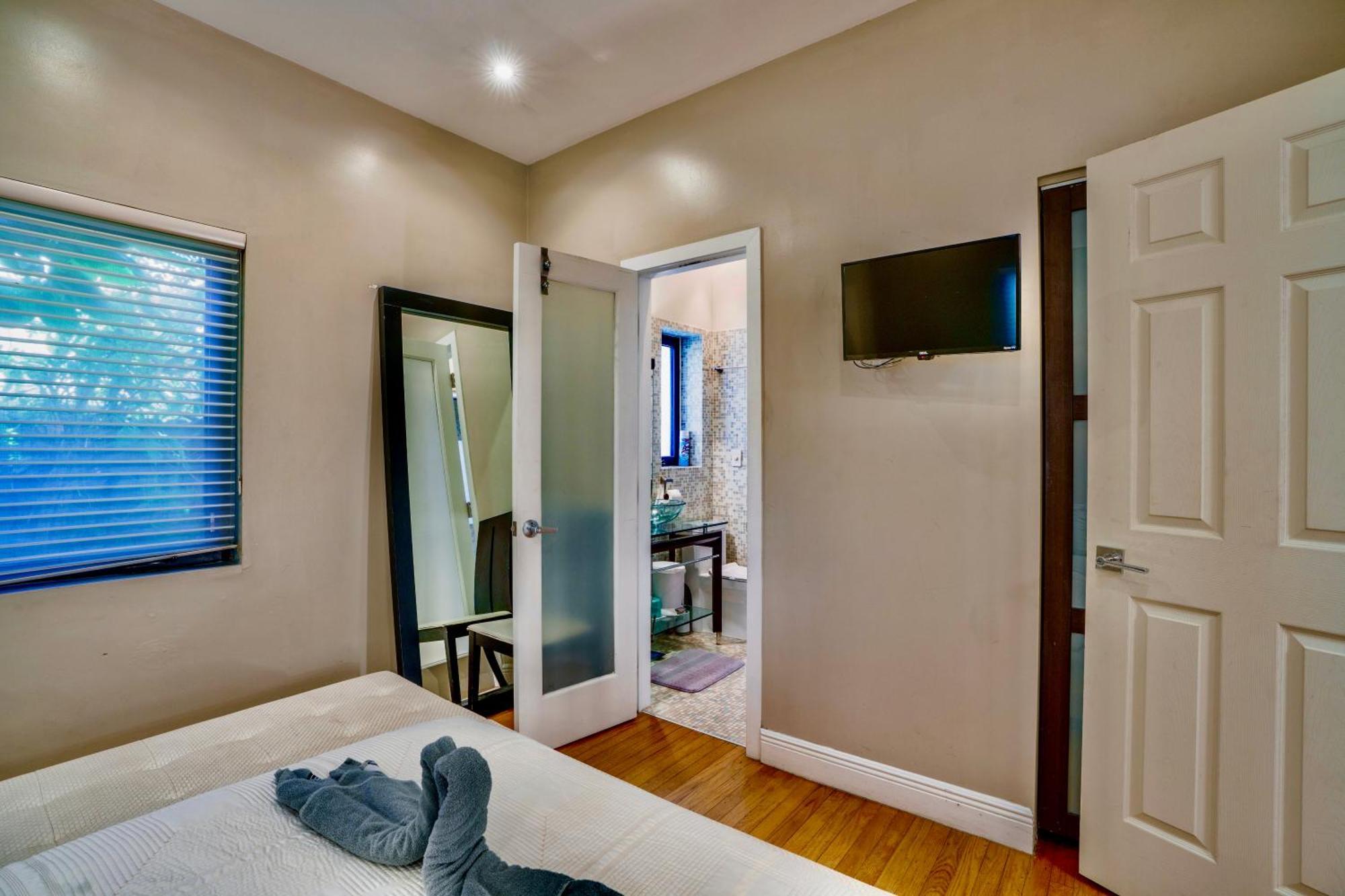 Entire Private Beautiful 2 Bedroom Plus Den House With Gated Front&Back Yard And Free Parking 10Min Drive To Miami Beach Екстериор снимка