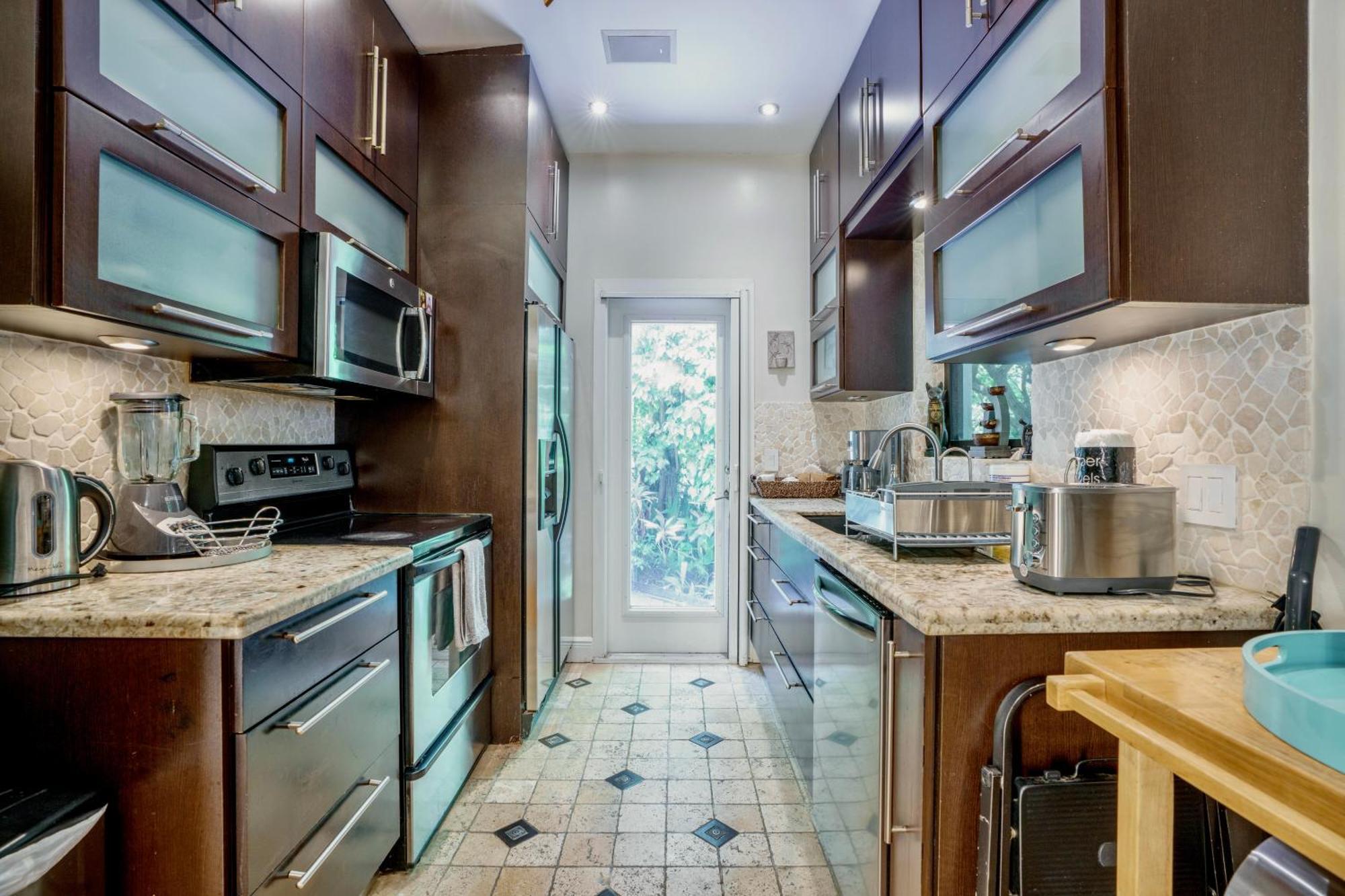Entire Private Beautiful 2 Bedroom Plus Den House With Gated Front&Back Yard And Free Parking 10Min Drive To Miami Beach Екстериор снимка