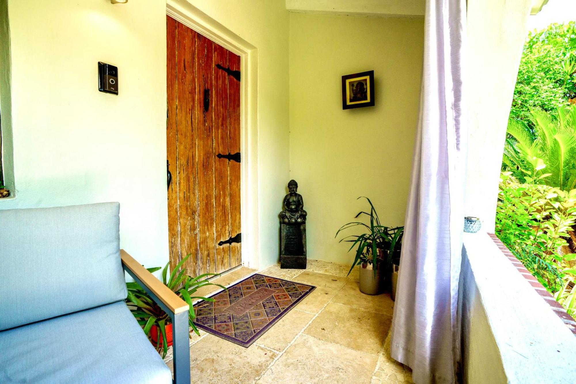 Entire Private Beautiful 2 Bedroom Plus Den House With Gated Front&Back Yard And Free Parking 10Min Drive To Miami Beach Екстериор снимка